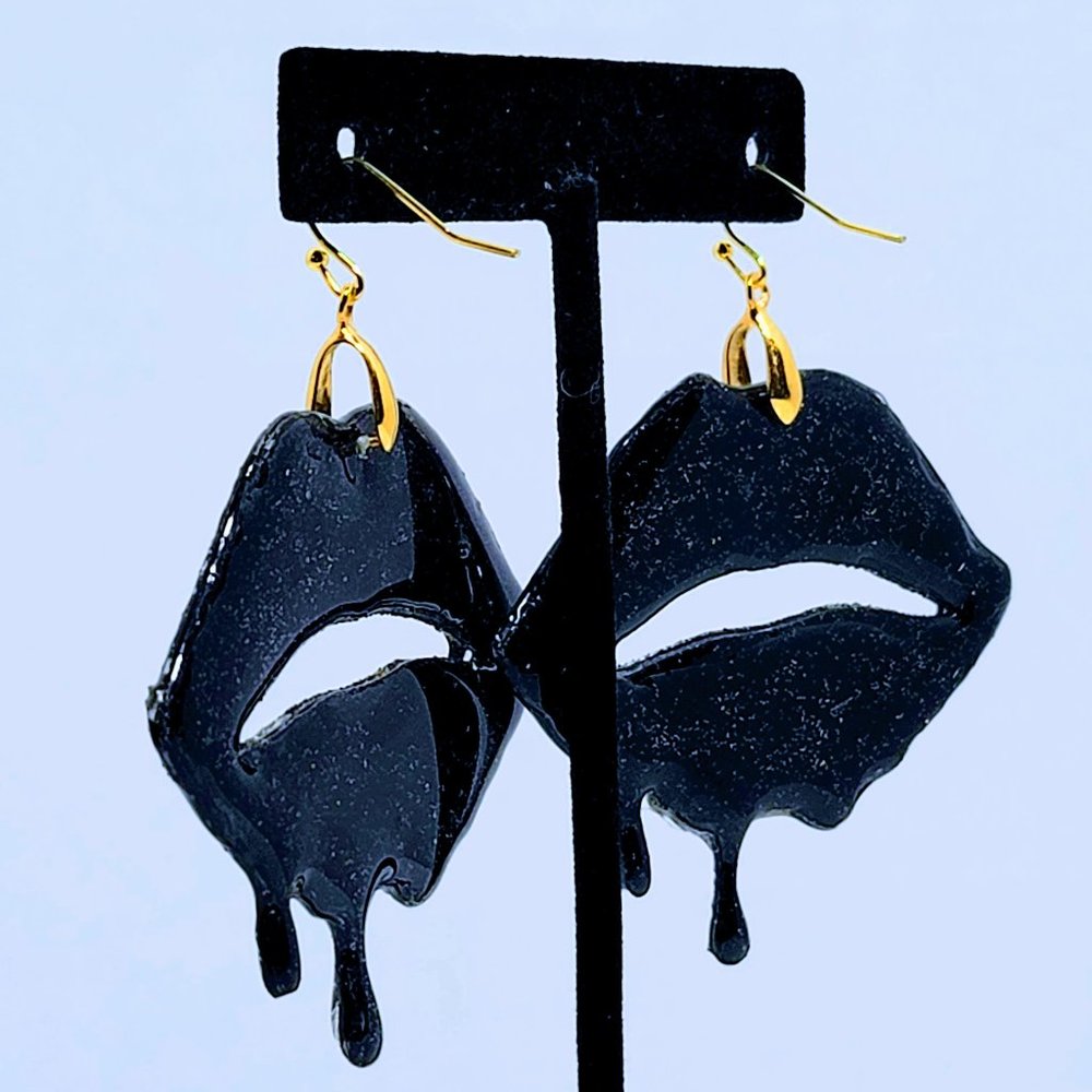 ⭐️SOLD⭐️🆕MBM "Black Gold" Drip Lip Earrings 3" - Picture 8 of 13